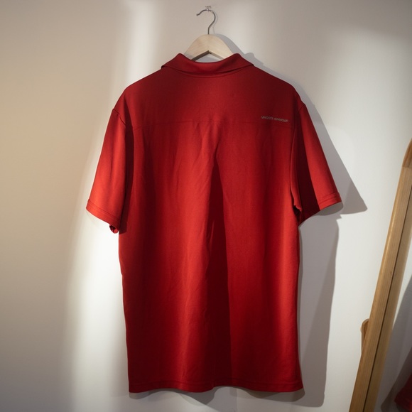 Under Armour Polo Shirt in Red. Size XL. - Picture 2 of 2